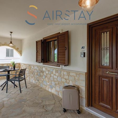 Ryze Apartments Airport By Airstay Loútsa Exterior foto