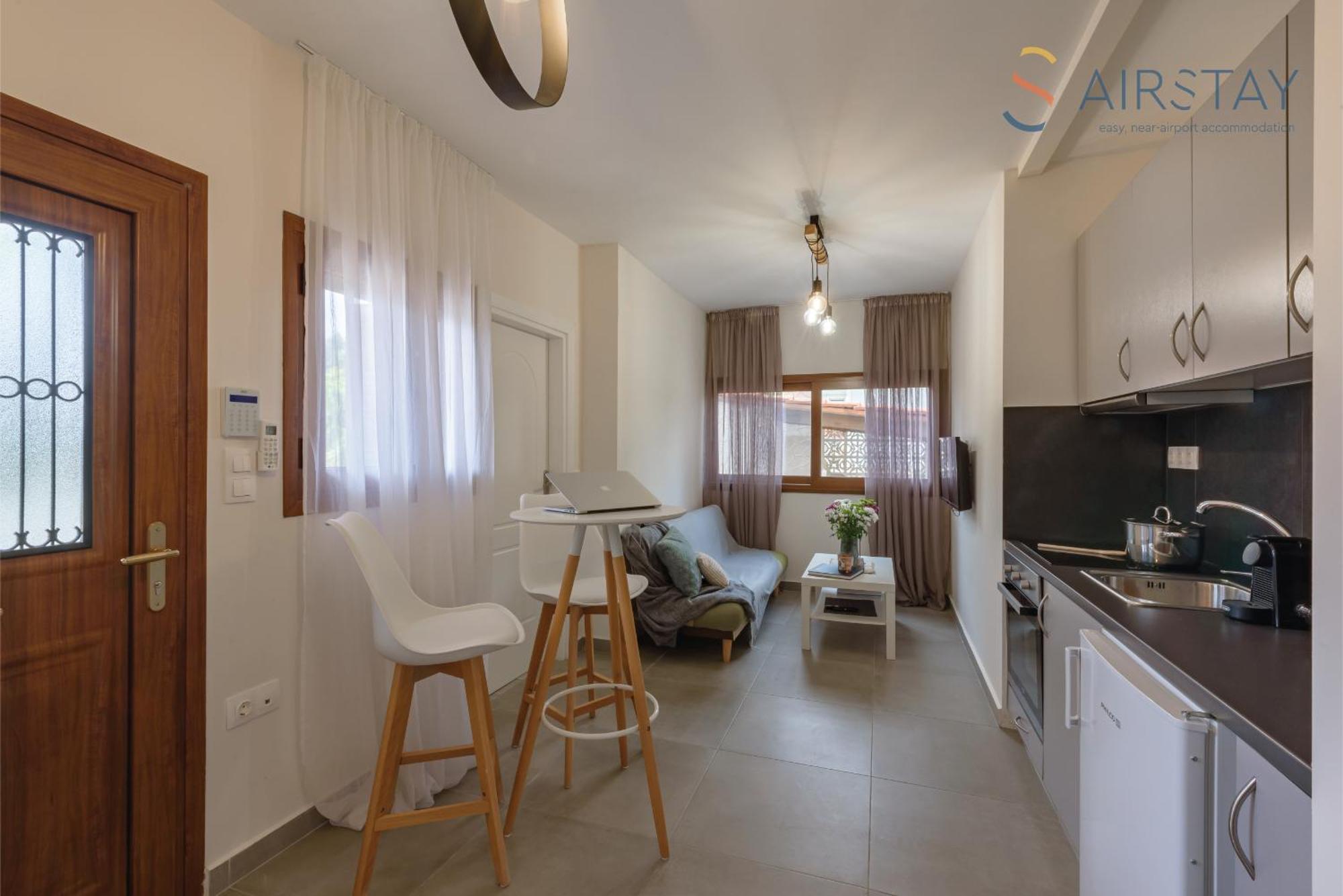 Ryze Apartments Airport By Airstay Loútsa Exterior foto