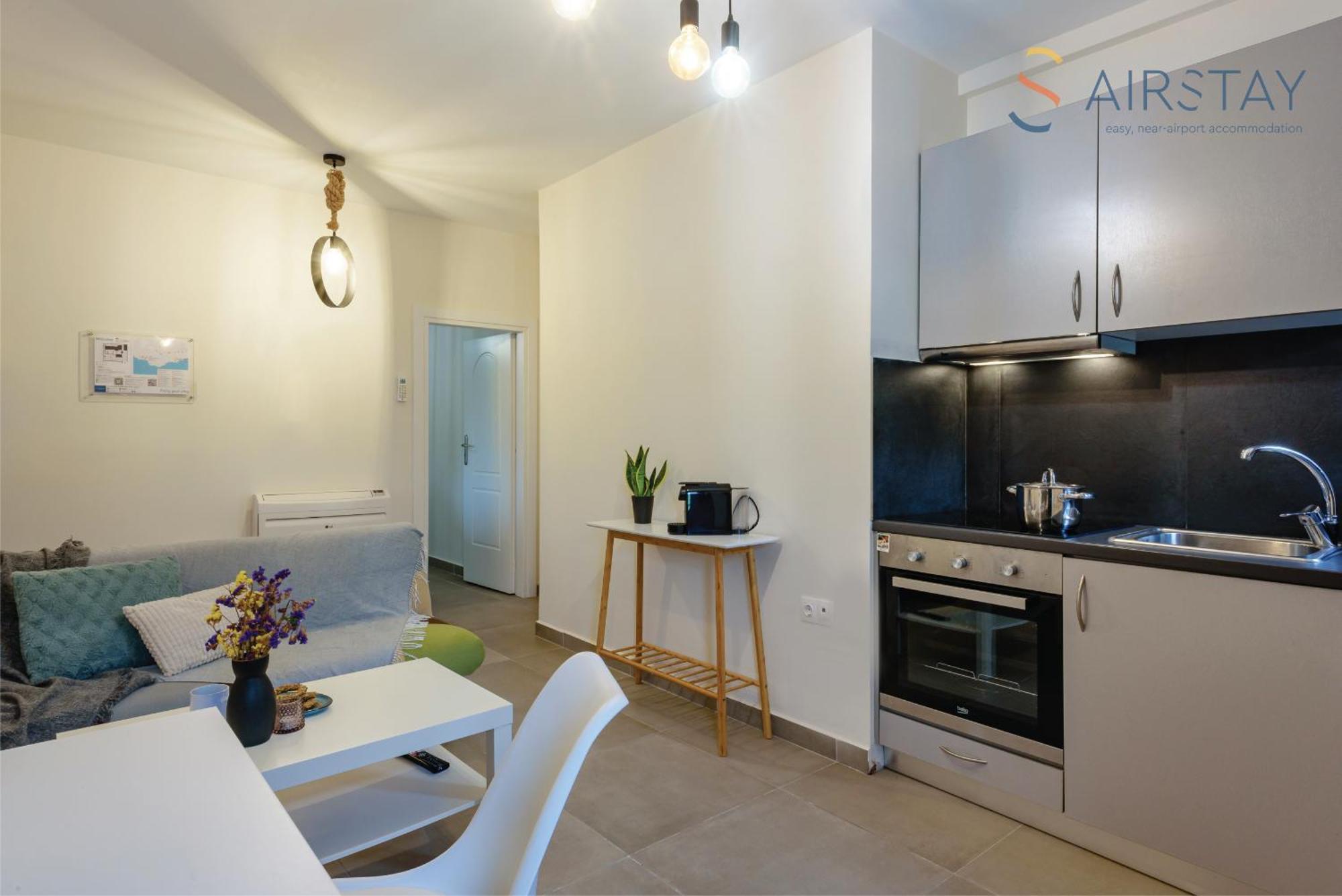 Ryze Apartments Airport By Airstay Loútsa Exterior foto