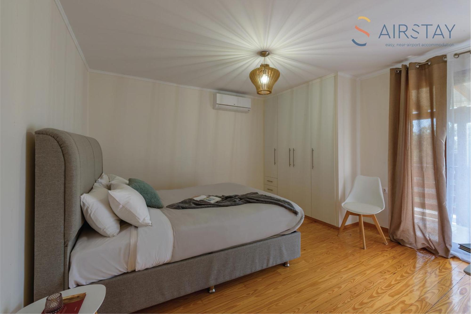 Ryze Apartments Airport By Airstay Loútsa Exterior foto